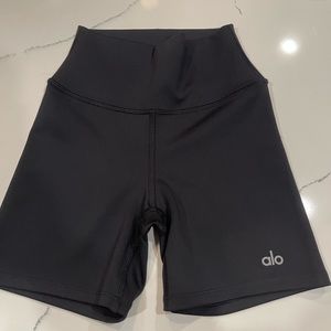 Alo 5” Airlift Energy Short